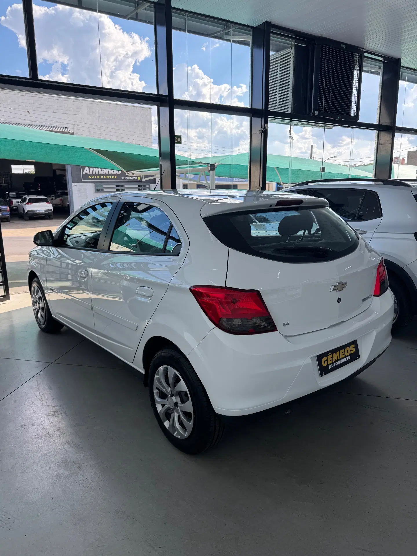 Chevrolet Onix 2014 - foto 2